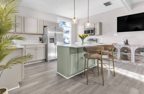 Gulfport Cottage | Cozy 2-bedroom cottage in serene area in Gulfport only 3 minutes from the beach