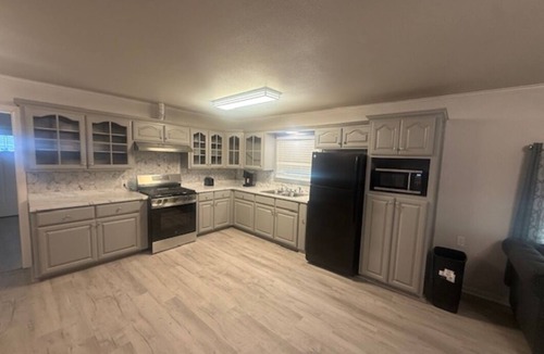 Groves House | Cozy 2-bedroom house in charming Groves with AC
