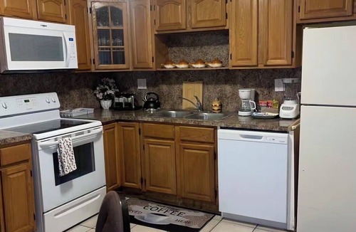 Lauderhill House | Cozy 2-bedroom house in pleasant Lauderhill with AC