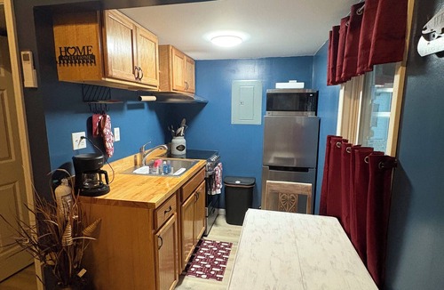 Buchanan Cottage | Cozy 2-bedroom Tiny cottage near KY lake at 3 mints from brakers marina/resort.