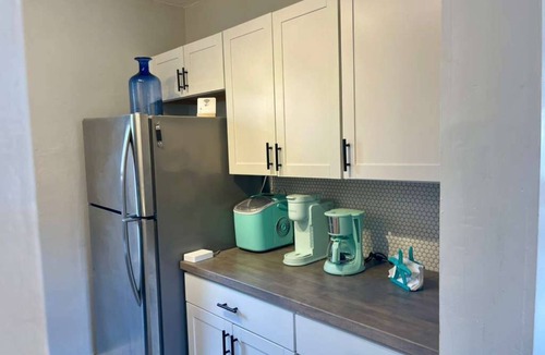 Lake Worth Cottage | Cozy 2-bedroom cottage in lovely Lake Worth Beach with AC