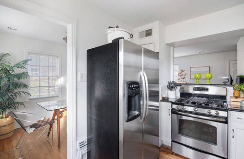 Dallas Cottage | Cozy 2-bedroom White Rock Lake Cottage, 10 Min to Downtown Dallas