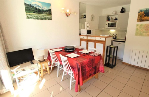 La Salle-les-Alpes Apartment | Cozy 2-Room Apartment for 5, Central Location, Near Ski Lifts and Shops, Pool Access