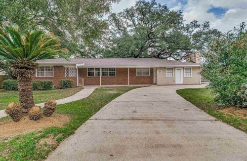 West Pensacola Cottage | Cozy 2BR Cottage Minutes to Beach, Downtown & NAS
