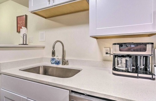 Capital View Apartment | Cozy 2BR Furnished Unit walk to VA Hospital