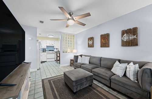Gulf Breeze Condo | Cozy 2BR | Gourmet Coffee Ready