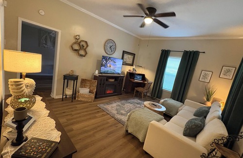 Gulfport Cottage | Cozy 3-bedroom cottage in beautiful Gulfport with AC