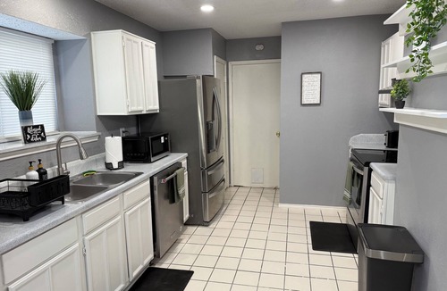 South Arlington House | Cozy 4 bedroom home in Grand Prairie,TX
