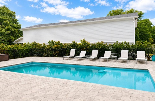St. Martin House | Cozy 4 bedroom home in Biloxi, MS. Close to boating, shopping, casinos & more!