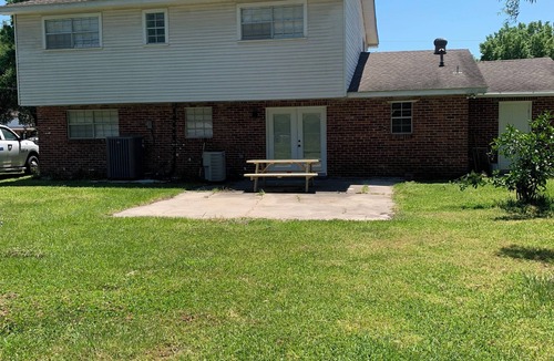 Gonzales House | Cozy and spacious house: 7 beds & 3 bathrooms only 2 miles from I-10