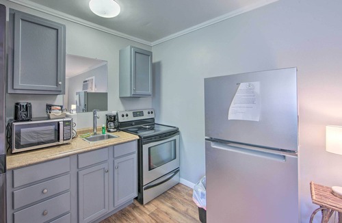Avinger Apartment | Cozy Avinger Cabin w/Fire Pit & Deck
