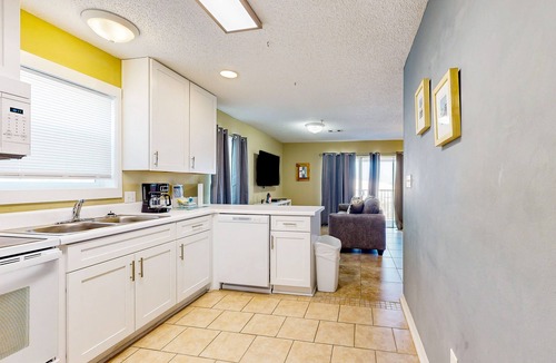Navarre Beach Condo | Cozy beach condo with amazing views, beach access & on-site pool