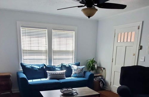 Biloxi Cottage | Cozy Beach Cottage 2 minutes from beach