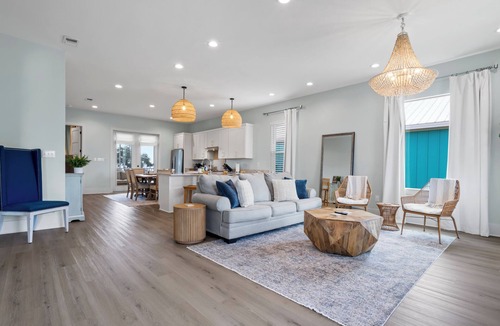 Mississippi City House | Cozy Beach House with Hot Tub Steps from the Shore