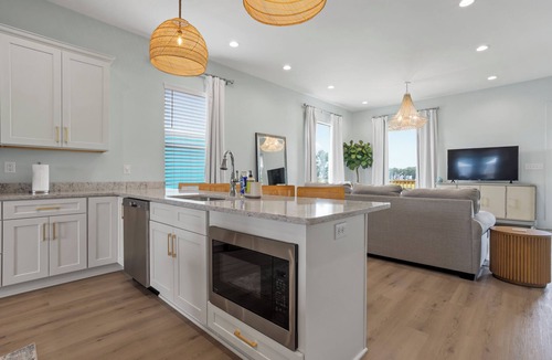Mississippi City House | Cozy Beach House with Hot Tub Steps from the Shore