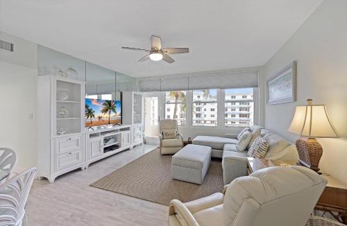 Marco Island House | Cozy beachfront condo with pool and ocean views