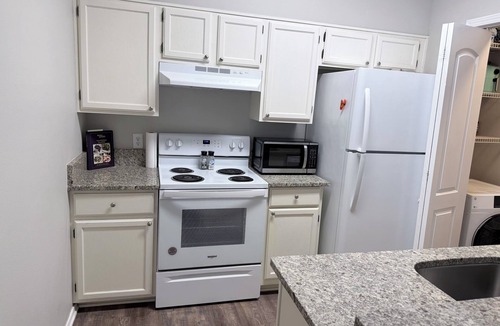 Brent Condo | Cozy Beachy Riverwalk Condo – Close to Downtown & Beaches