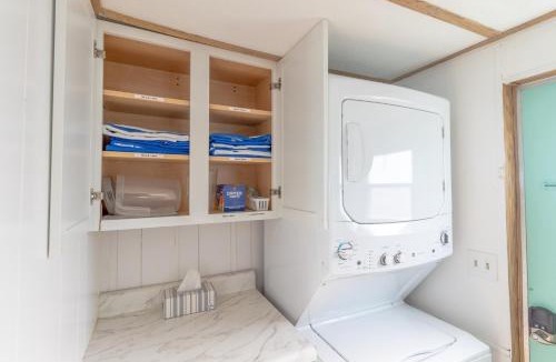 Laguna Beach House | Cozy Bungalow 7min Walk to Beach with Outdoor Shower