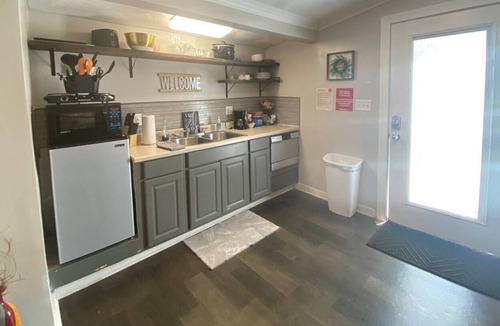 Hattiesburg House | Cozy Bungalow, Perfect Hideaway Close to Downtown!