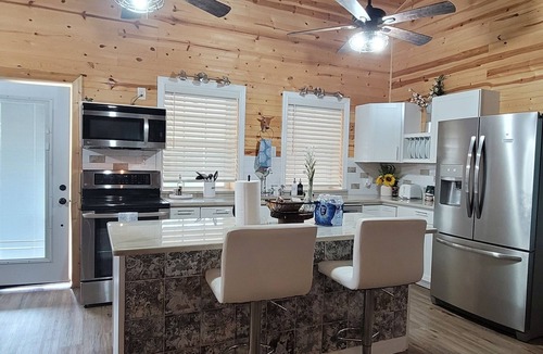 Navarro County Cabin | Cozy cabin in countside/family- Friendly/outdoor grill/camping/near lakes