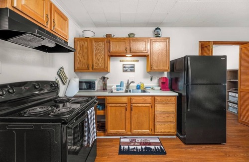 Alexandria Cabin | Cozy Cabin Near Med CTR | Quiet&Clean by Ponytail