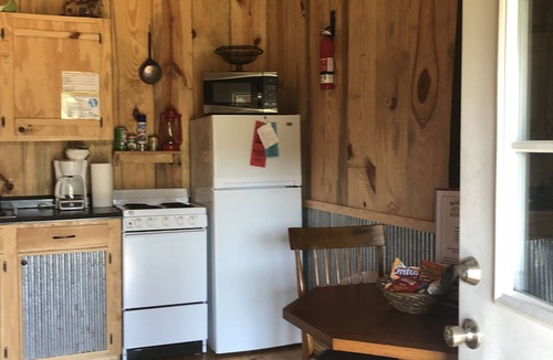 Perkinston Cabin | Cozy Cabin on the Creek with 2 beautiful private sandbars