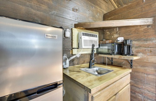 Crown Point Apartment | Cozy Cabin w/Pool Access Near NOLA!