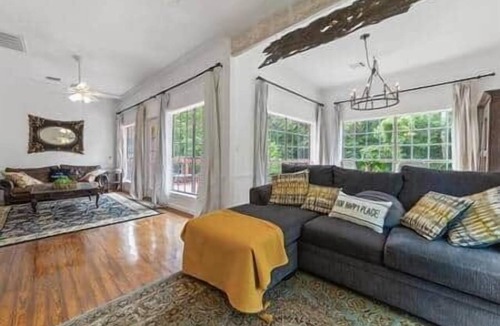 Carencro House | Cozy Cajun cottage