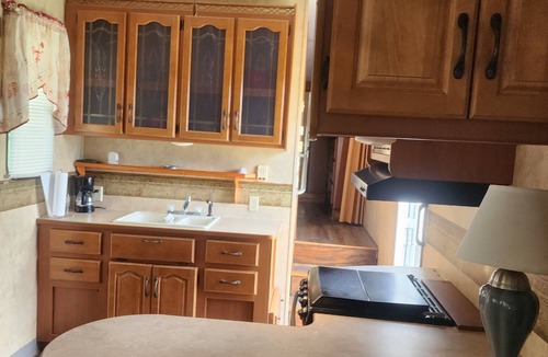 Cottondale RV Rental | Cozy campground in beautiful Cottondale with AC