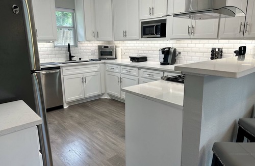 Oak Cliff House | Cozy, charming house. Just South of Bishop Arts and Winnetka Heights.