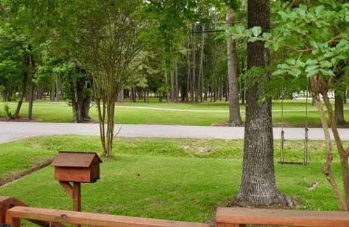 Beaumont House | Cozy, Charming & Peaceful 3-bedroom house with AC, WiFi in delightful Beaumont .
