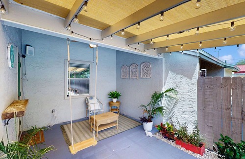 Panama City Condo | Cozy coastal condo, full kitchen, private patio and close to everything