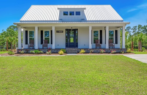 Panacea House | Cozy Coastal Cottage