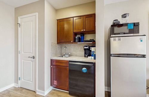 Sandestin Apartment | Cozy coastal efficiency w/shared pool, hot tub & easy beach access