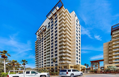 Sandestin Apartment | Cozy coastal efficiency w/shared pool, hot tub & easy beach access