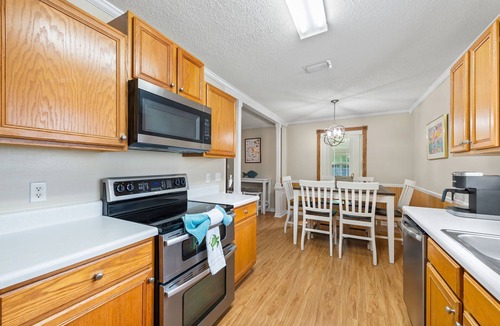 Navarre House | Cozy Coastal Retreat – Perfect for Fall Getaways! Firepit, Hammock & Fun