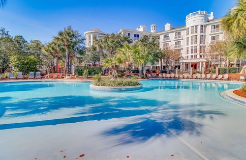 Baytowne Wharf Apartment | Cozy coastal studio with access to a pool, hot tub, tennis courts, grill, & spas
