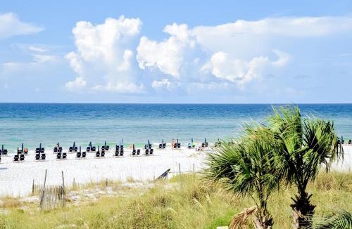 Baytowne Wharf Apartment | Cozy coastal studio with shared pool beach access and close to everything
