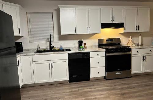 Port Arthur House | Cozy, Comfortable, and Convenient!