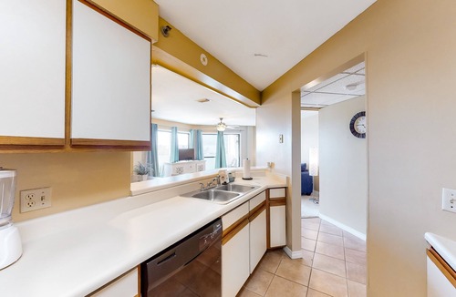 Gulf Lagoon Beach Condo | Cozy condo in paradise with pool, sauna & private dock - snowbird-friendly