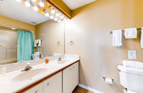 Gulf Lagoon Beach Condo | Cozy condo in paradise with pool, sauna & private dock - snowbird-friendly