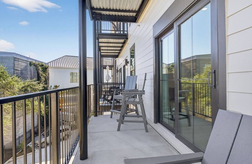 Old Town Condo | Cozy Condo with Rooftop Views