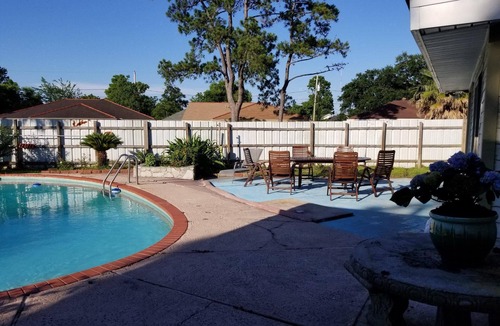 Chalmette House | Cozy corner six mile from French Quarter!