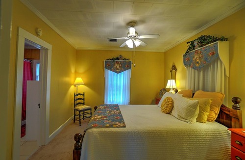 Abbeville House | Cozy cottage in the historic district