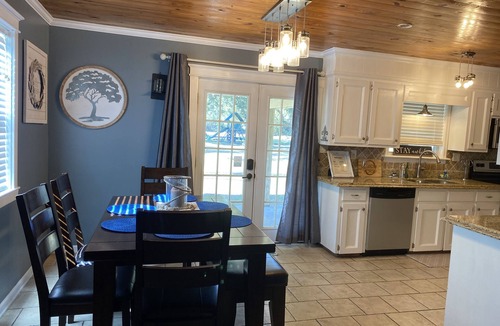 Lake Charles Cottage | Cozy Cottage near the lake (Big Lake, LA)