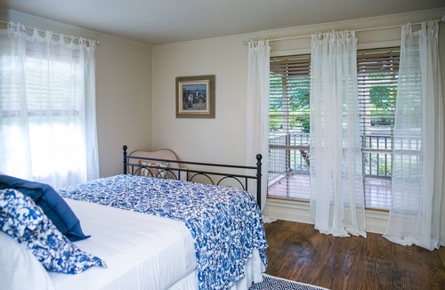 Folsom House | Cozy Cottage on Little Tehfuncte River