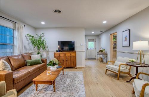Livingston House | Cozy Cottage Retreat Near Lake Livingston and Naskila Gaming Texas
