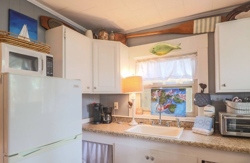Gulfport Cottage | Cozy Cottage That Is Just a Short Walk to the Beach Bon Bateau Cottage B