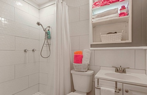 Gulfport Cottage | Cozy Cottage That Is Just a Short Walk to the Beach Bon Bateau Cottage B