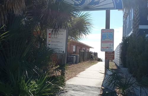 Kiska Beach House | Cozy Cottage on quiet end of Panama City Beach. Just steps from sand and surf!